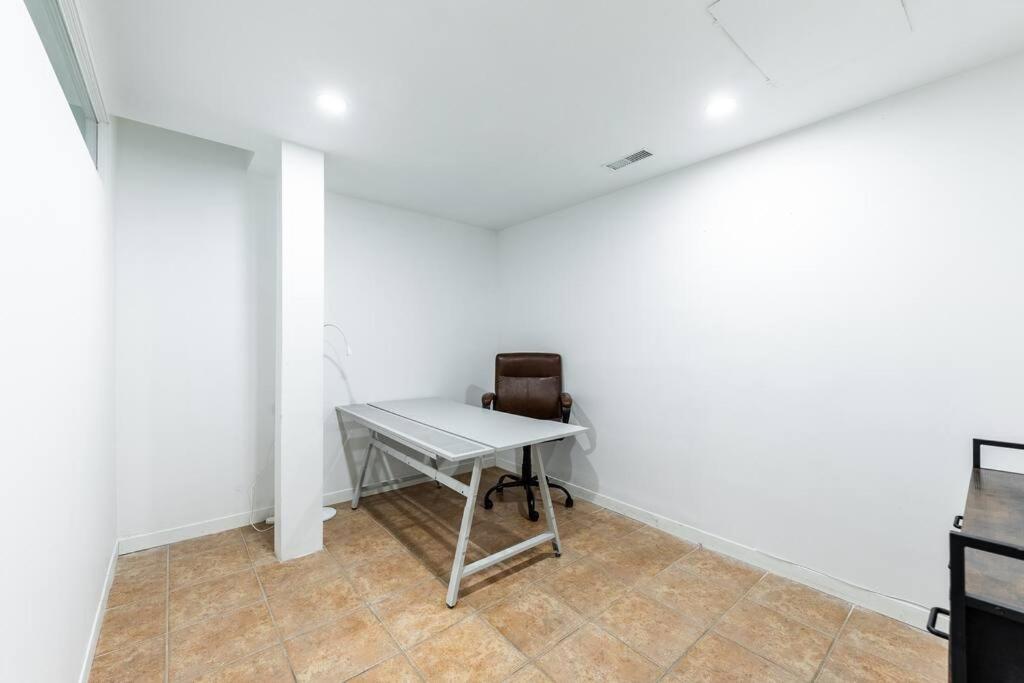 Apartmán Spacious 4Br House Close To Dt Brossard Exteriér fotografie